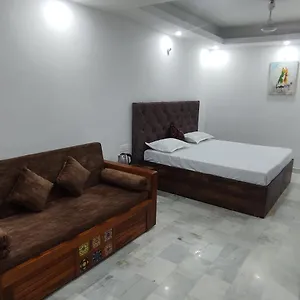 Bed & Breakfast Shanti Residency 